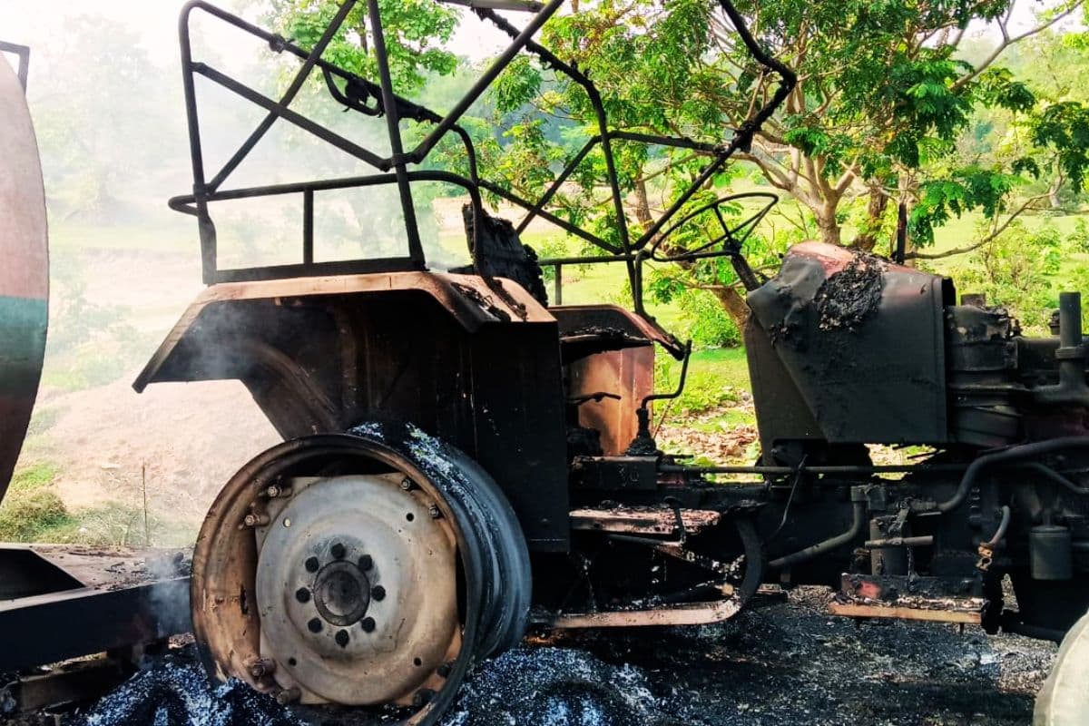 deoghar news truck burnt after road accident