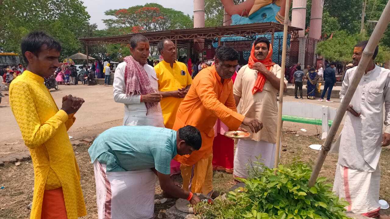 Parashuram Janmotsav: परशुराम जयंती पर झारखंडधाम में लगा रहा तांता