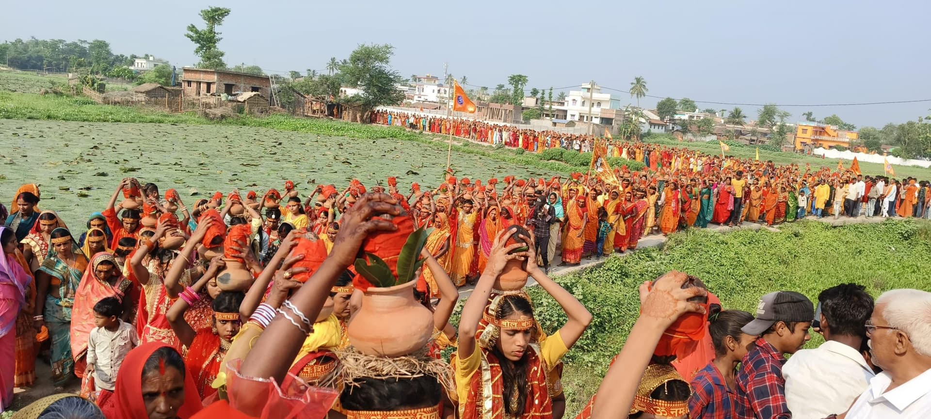 खाड़ा में 11 दिवसीय महारुद्र यज्ञ को लेकर निकली गयी कलश शोभायात्रा