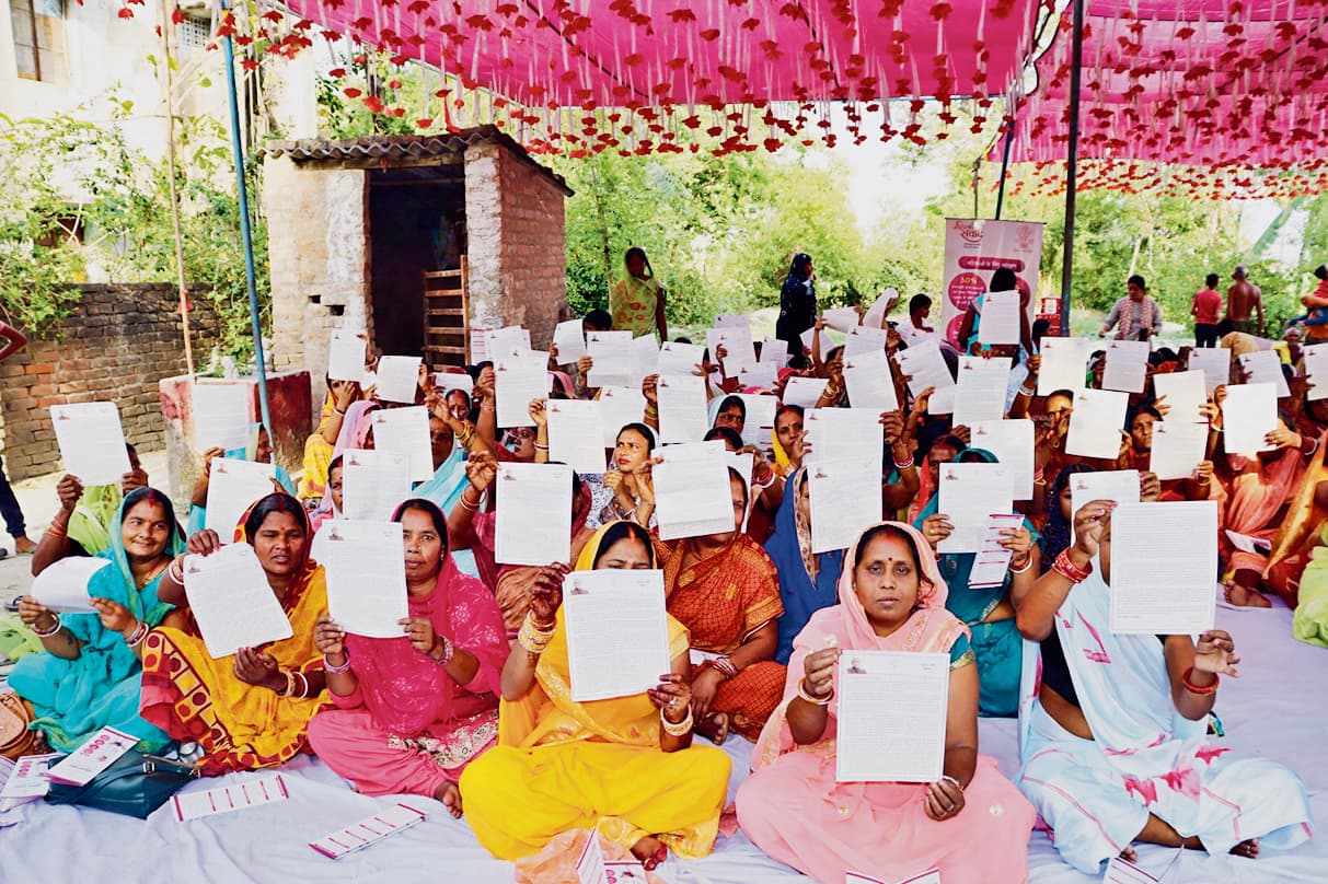 saran news. संवाद कार्यक्रम में महिलाओं ने दिये सुझाव
