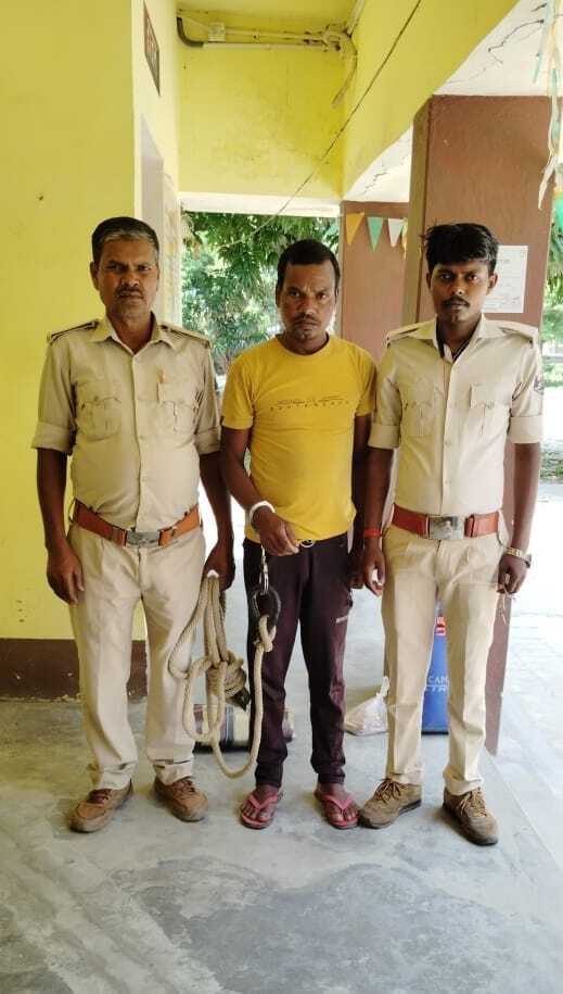 41 लीटर शराब के साथ तस्कर गिरफ्तार