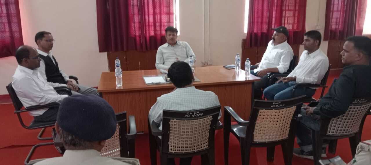 लोक अदालत की सफलता को ले न्यायिक अधिकारियों ने की बैठक