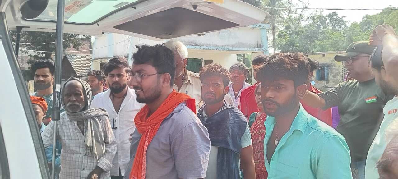 बाइक की ठोकर से चालक सहित दो जख्मी, रेफर