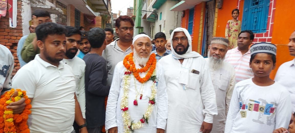 पीरो से हज यात्रा पर रवाना हुए तीन लोग