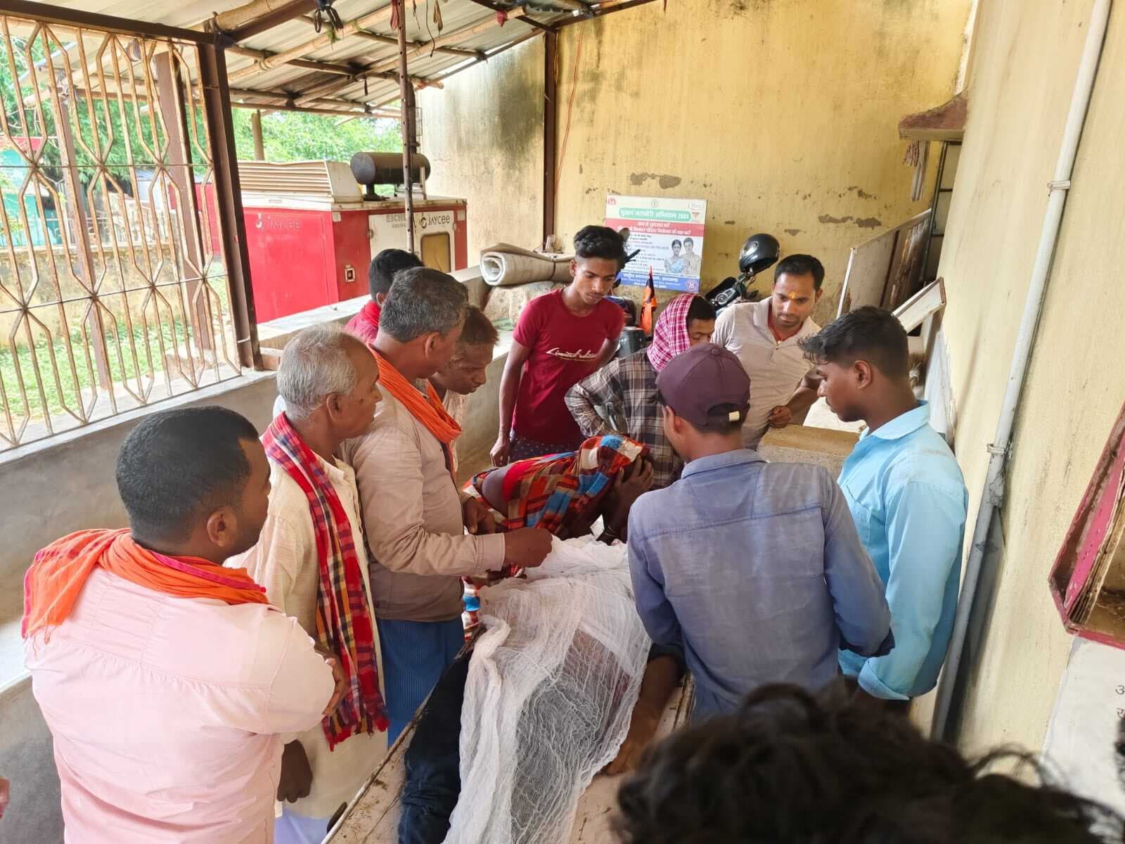कार-बाइक की टक्कर से युवक की मौत