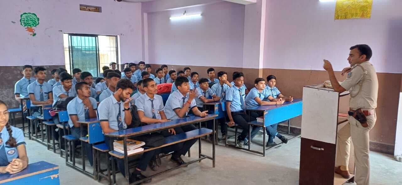 जीवन बचाने के लिए करें हेलमेट का प्रयोग: थानेदार