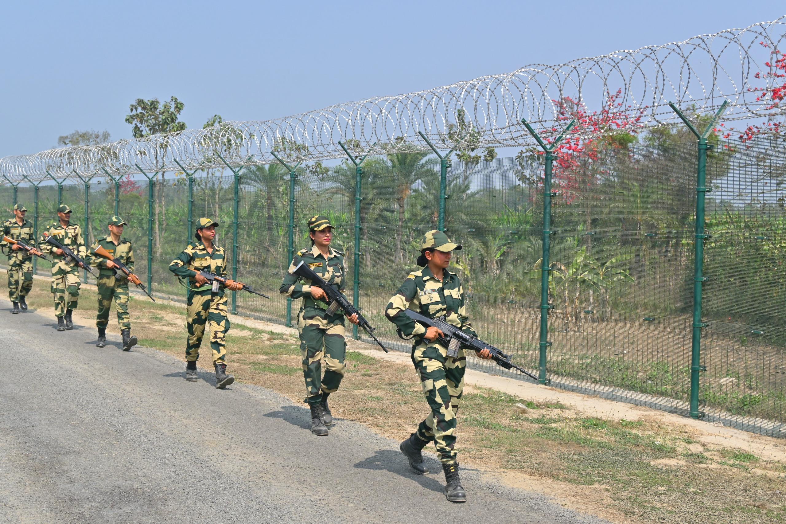 भारत और बांग्लादेश की सीमा पर हाइ अलर्ट
