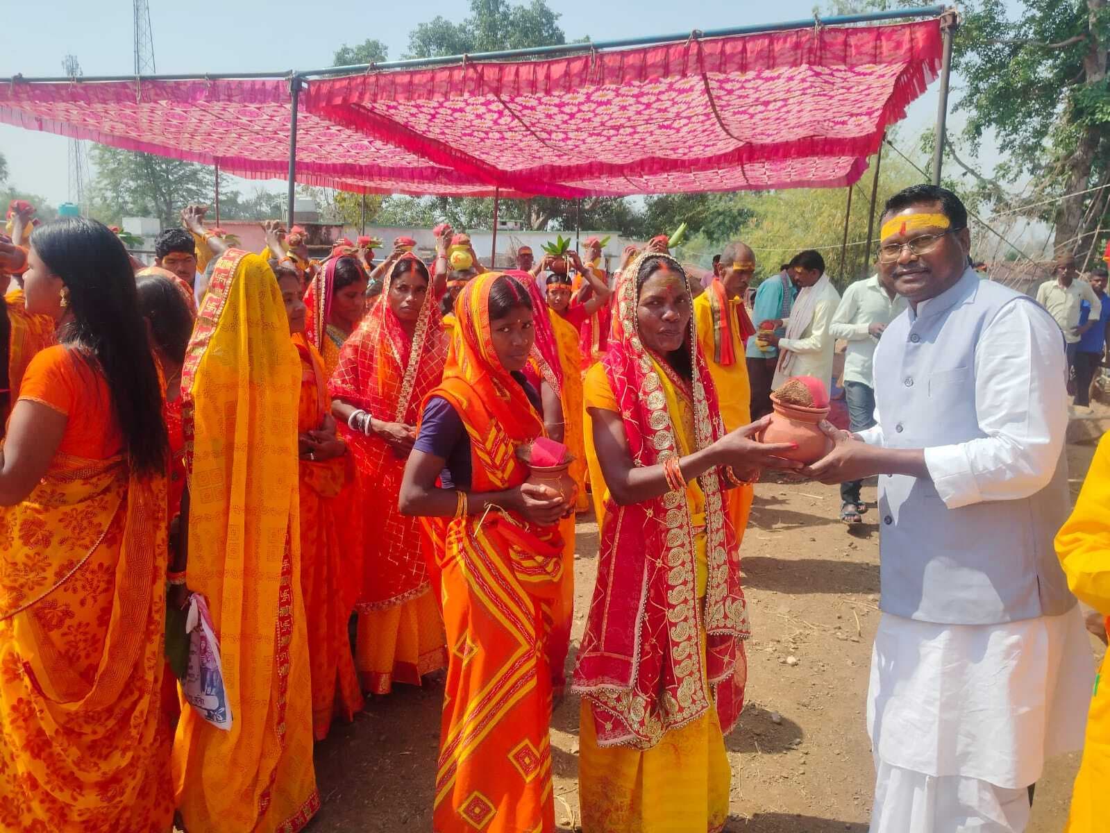 हनुमान मंदिर की प्राण प्रतिष्ठा, निकली कलशयात्रा