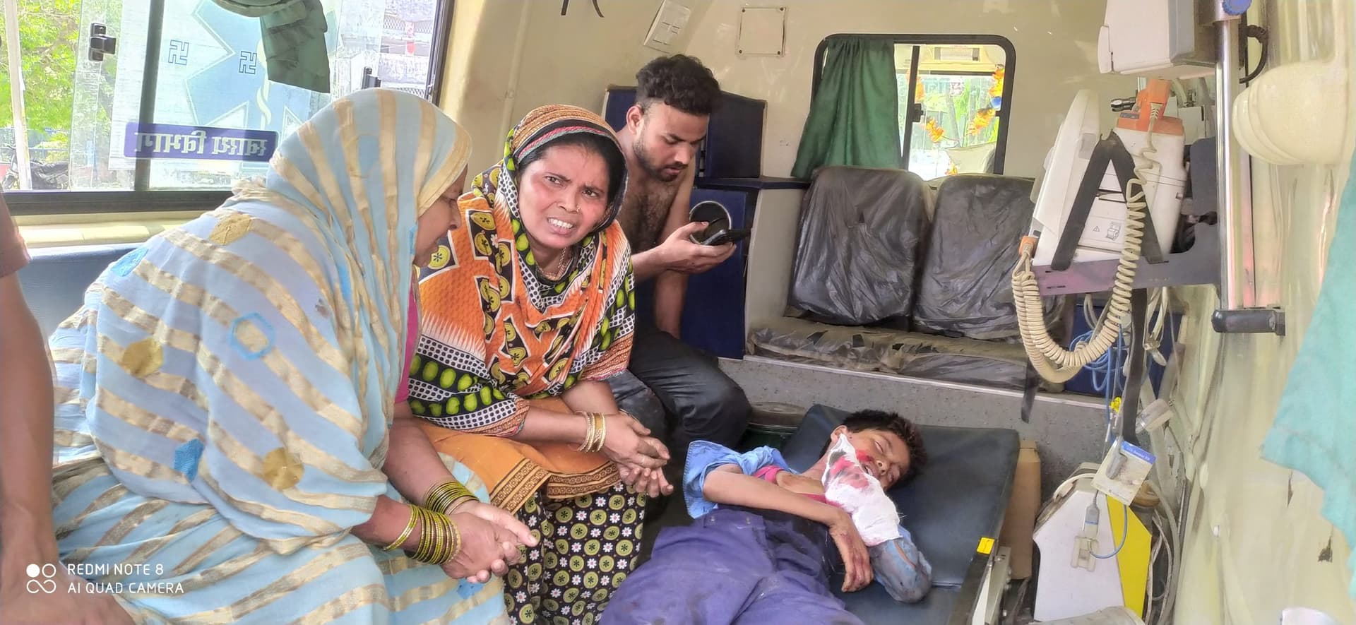 बम फटने से 14 वर्षीय किशोर घायल, रेफर