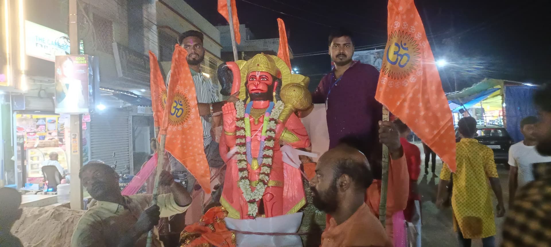 Deoghar news : मंदिर में प्रतिमा की प्राण-प्रतिष्ठा को लेकर श्रद्धालुओं ने किया नगर भ्रमण