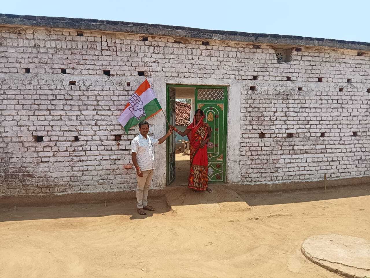 झंडा कार्यक्रम को लेकर कांग्रेस कार्यकर्ताओं ने की चर्चा