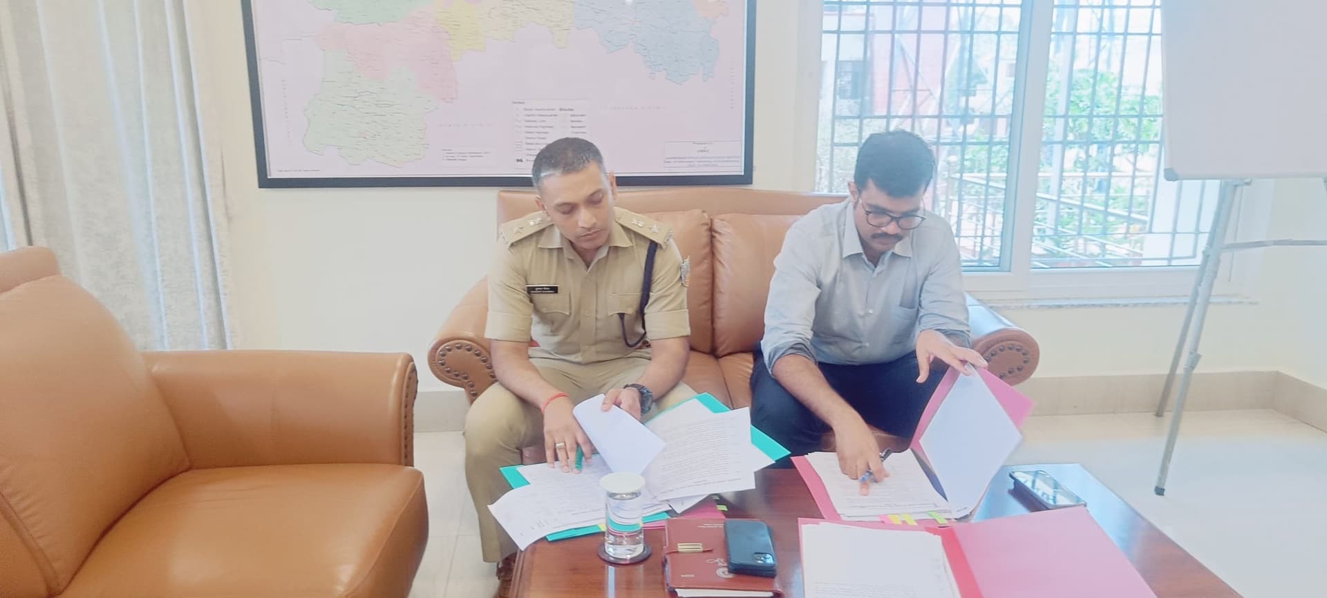 आत्मसमर्पण करनेवाले नक्सलियों के पुनर्वास पर समीक्षा