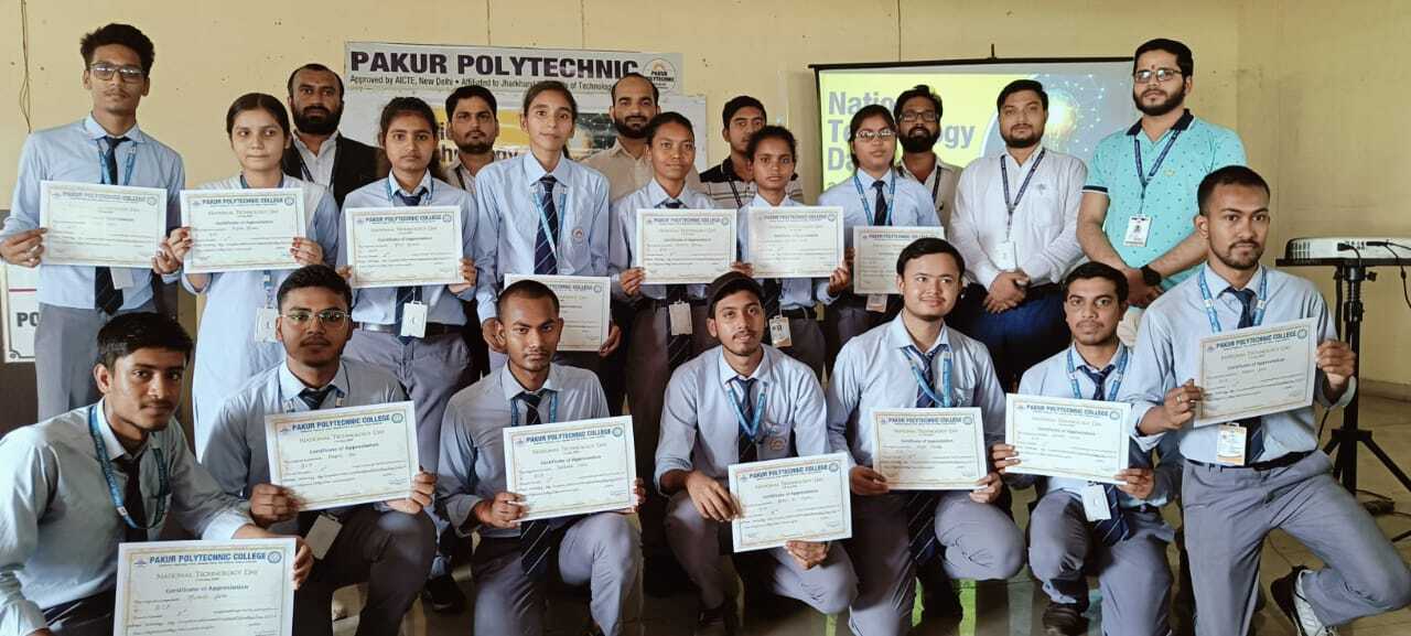 पॉलिटेक्निक कॉलेज के छात्रों ने मनाया राष्ट्रीय प्रौद्योगिकी दिवस