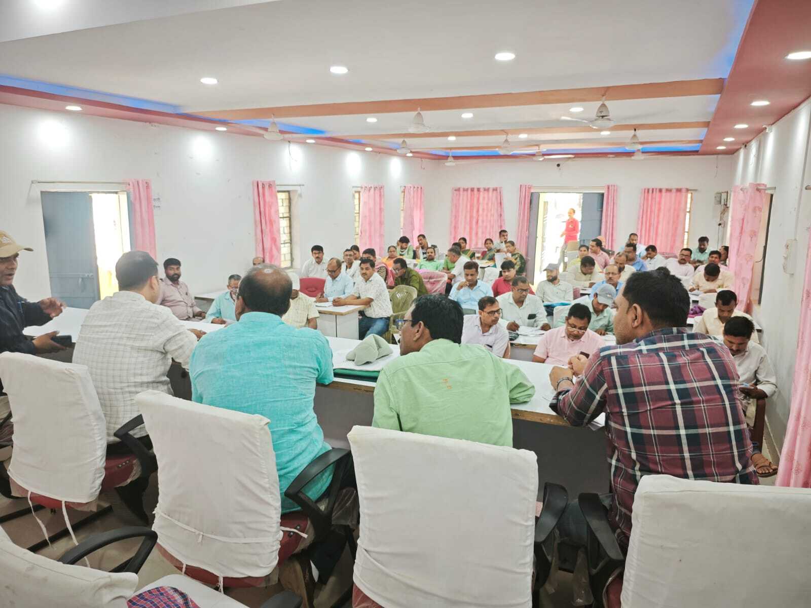 बीएलओ को दिया गया मतदान से संबंधित प्रशिक्षण