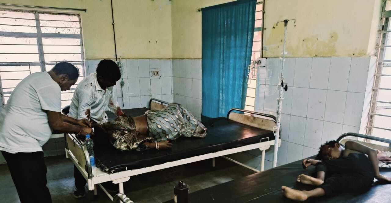 बाइक से गिरकर दंपती सहित एक बच्चा घायल, रेफर