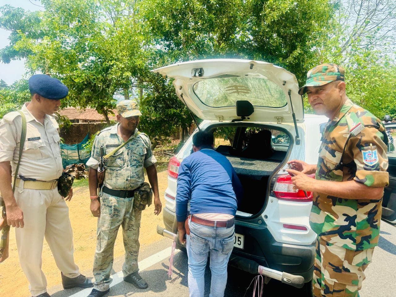 पुलिस ने की वाहनों की जांच, कई का काटा चालान