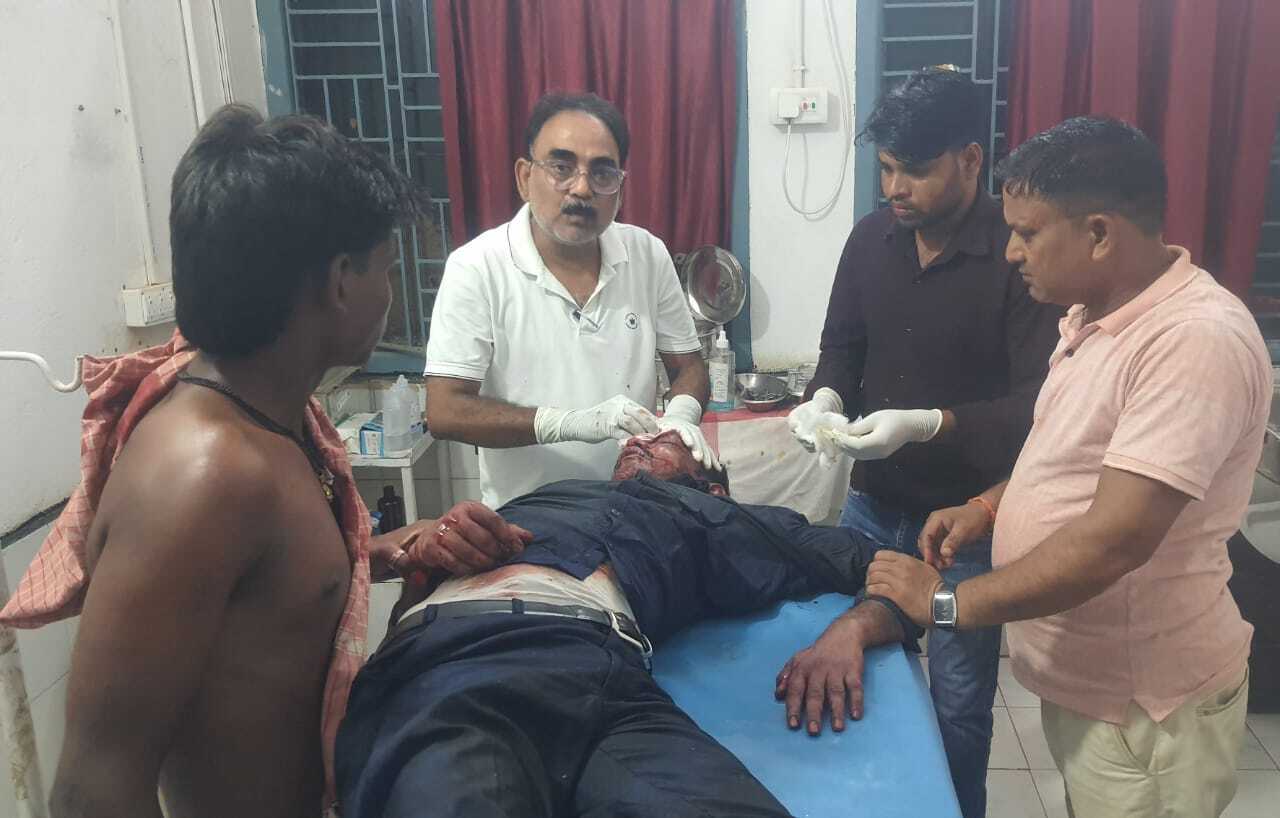 दो बाइक की सीधी टक्कर में तीन लोग हुए घायल