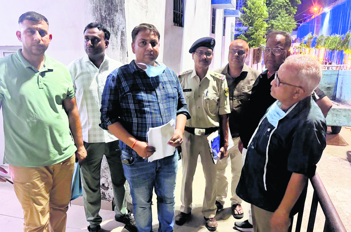न्यायालय के आदेश से मृत दफनाये गये बच्चे का निकला गया शव