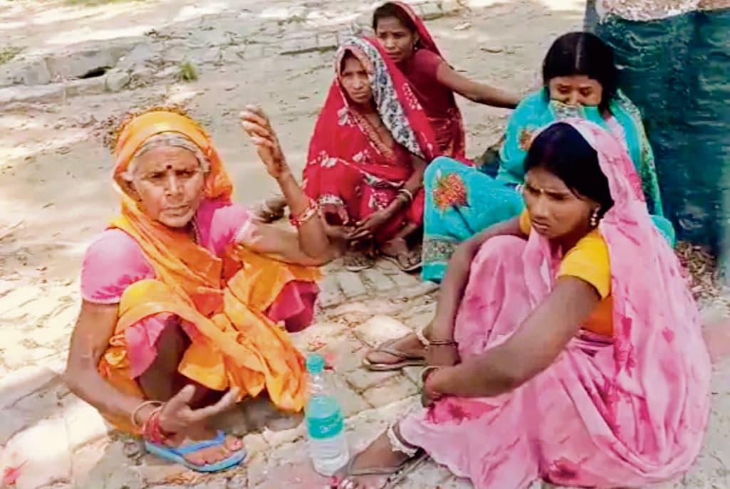 तेज रफ्तार स्कॉर्पियो ने सड़क किनारे खड़े बारातियों को कुचला, दूल्हे के पिता की मौत