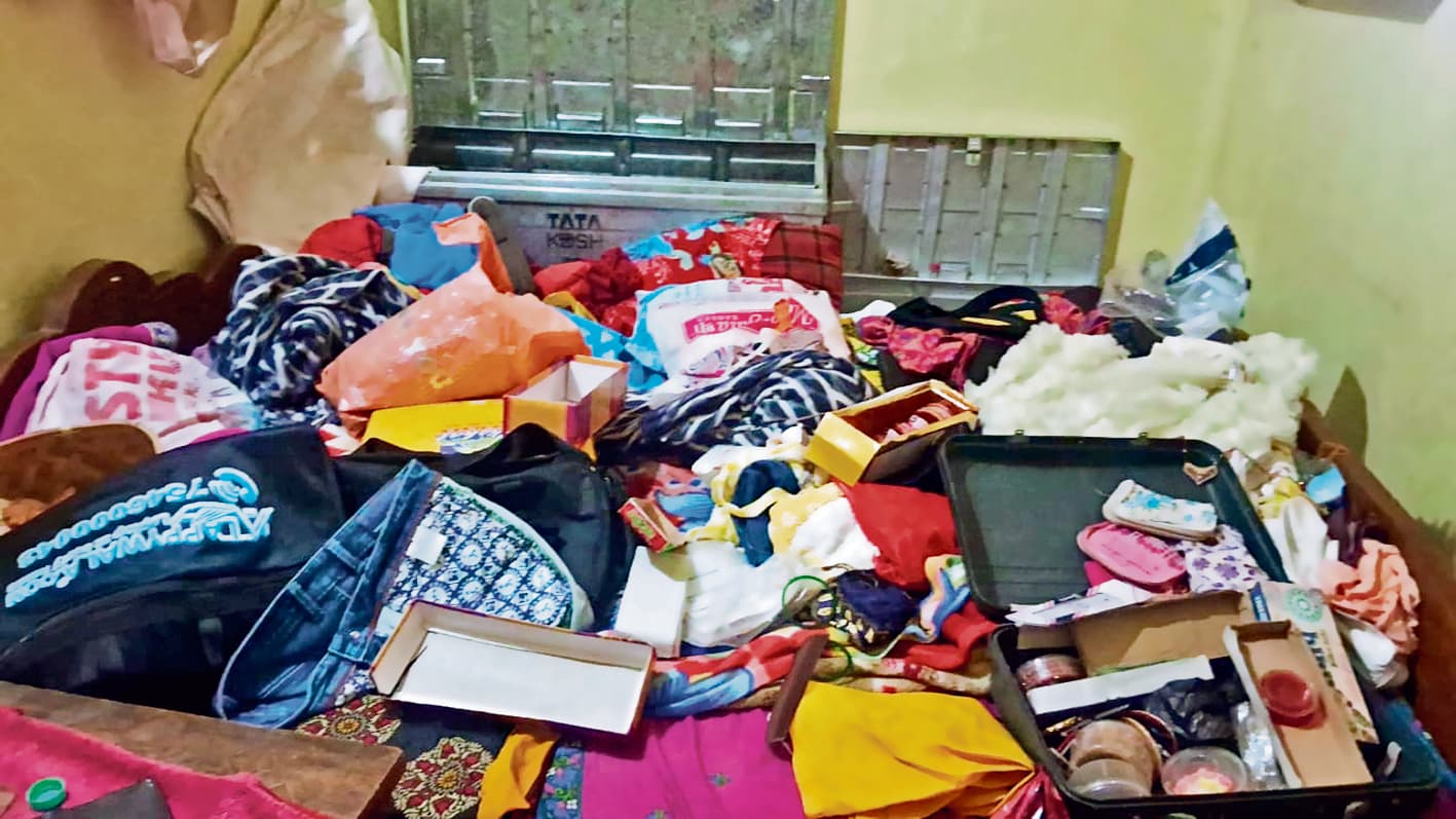 बंद घर का ताला तोड़कर लाखों की संपत्ति की चोरी