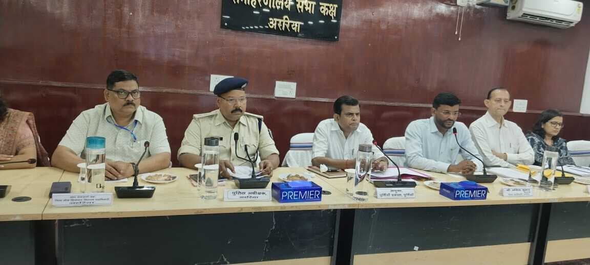 प्रमंडलीय आयुक्त ने की जिले में संचालित विकास योजनाओं की समीक्षा