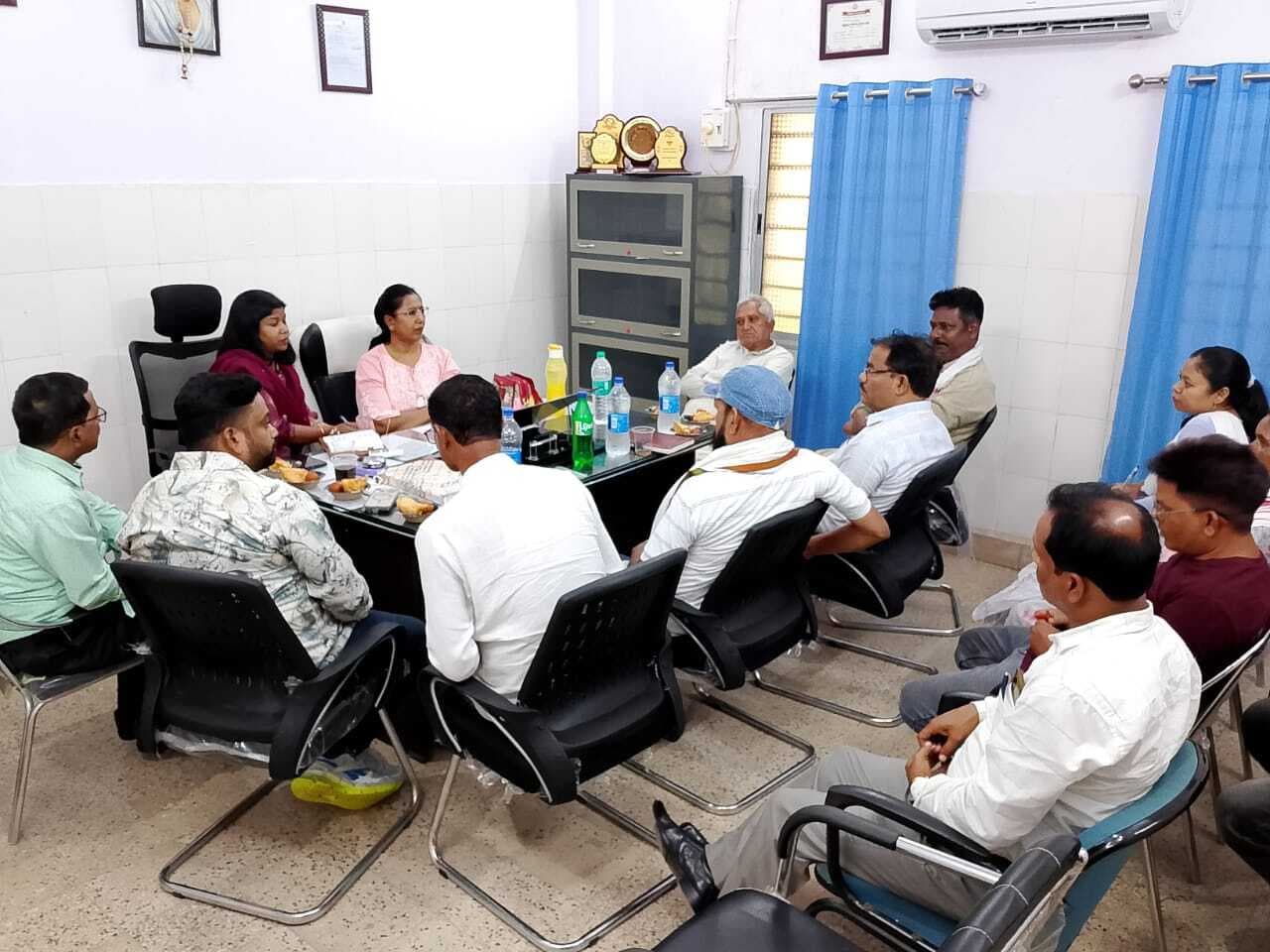 सीएचसी में दो डॉक्टरों की उपस्थिति सुनिश्चित करने का निर्देश