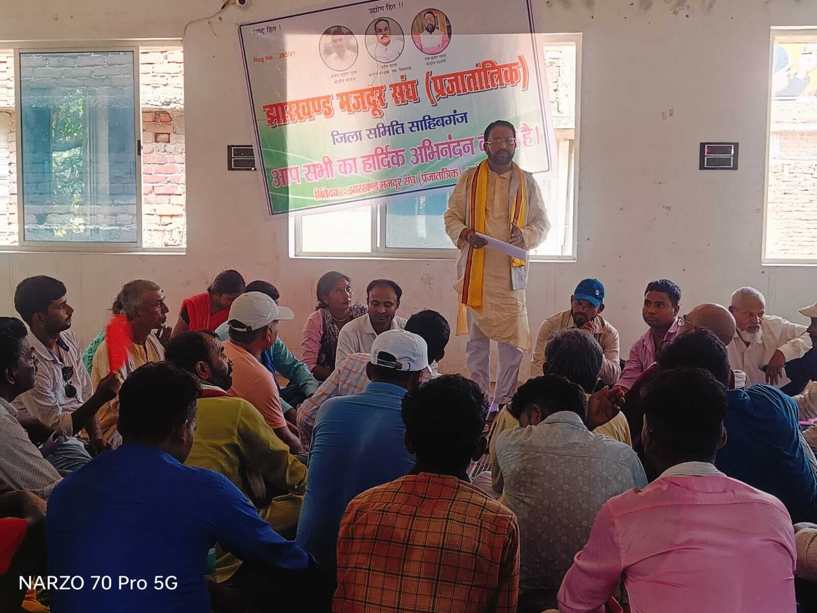 विद्यालय की बदहाल व्यवस्था व शिक्षकों की कमी को दूर करे सरकार