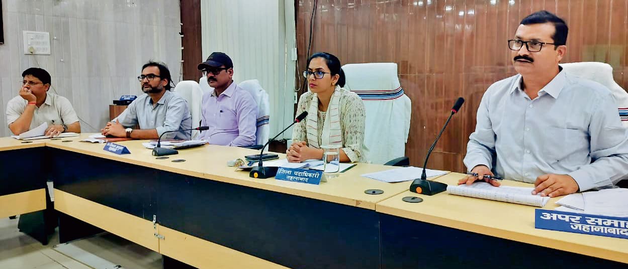 Jehanabad : महिला संवाद शिविर में प्राप्त आवेदनों का शीघ्र करें निष्पादन : डीएम