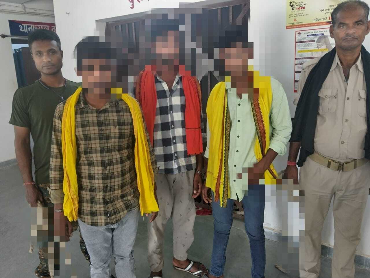 चोरी की दो बाइकों व कट्टा के साथ तीन भाई गिरफ्तार