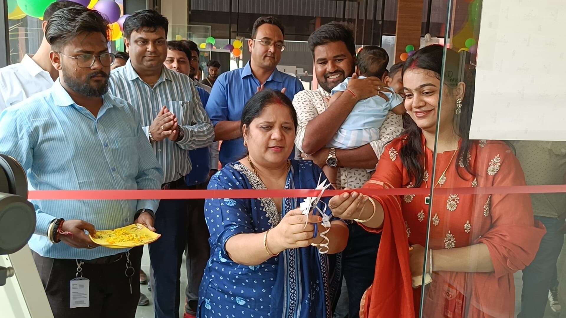 मोहनी स्टोर में बिरला पेंट गैलरी का किया भव्य शुभारंभ