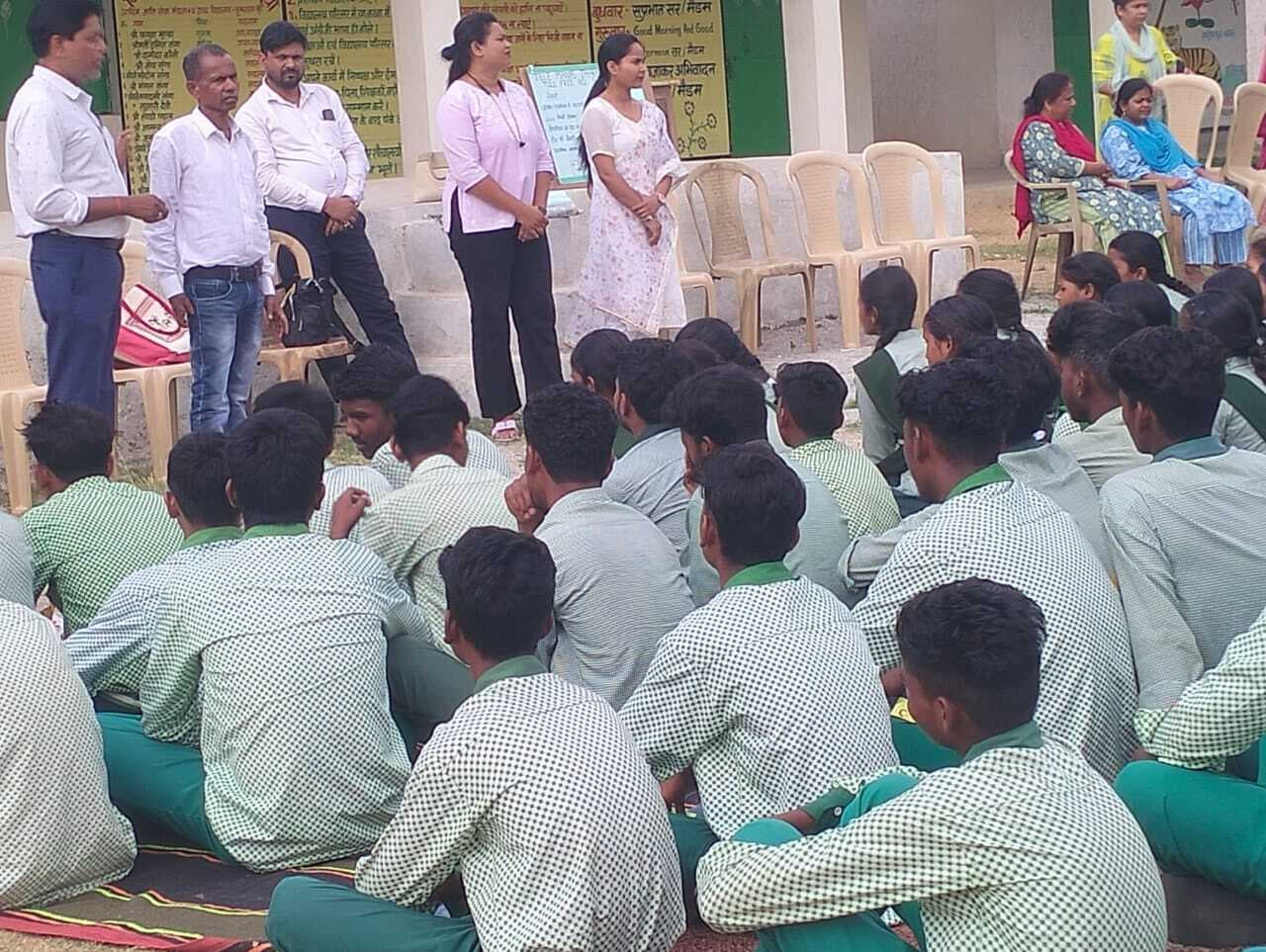 चिरूहातू में टेली मानस टीम ने मानसिक स्वास्थ्य पर चलाया जागरूकता अभियान