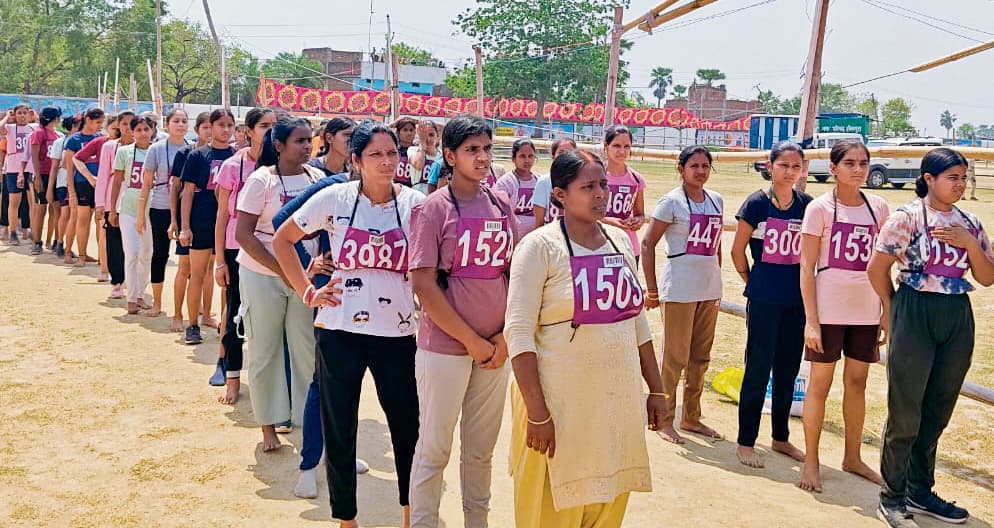 अभ्यर्थियों ने परीक्षा में गड़बड़ी का आरोप लगाकर किया हंगामा