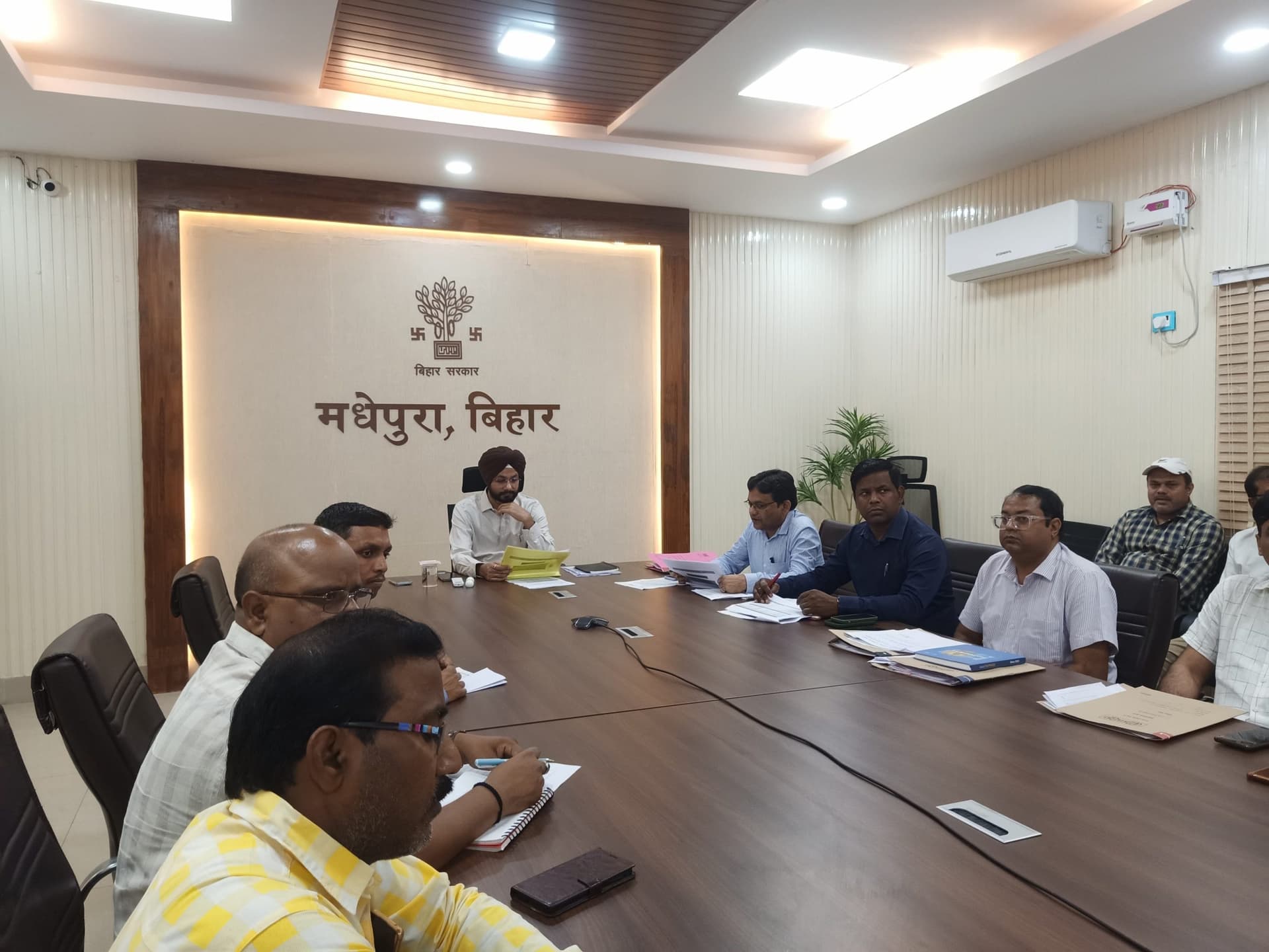 राशन कार्ड के लाभुकों का शतप्रतिशत करें ई-केवाइसी- डीएम
