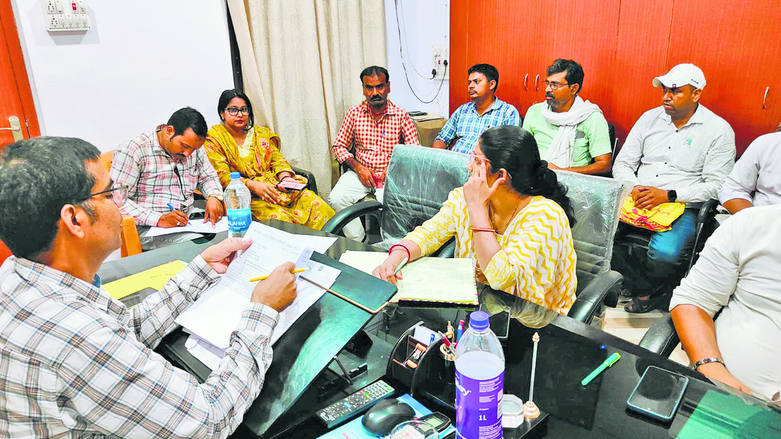 आवास योजना की प्रगति समीक्षा का बीडीओ ने लिया जायजा