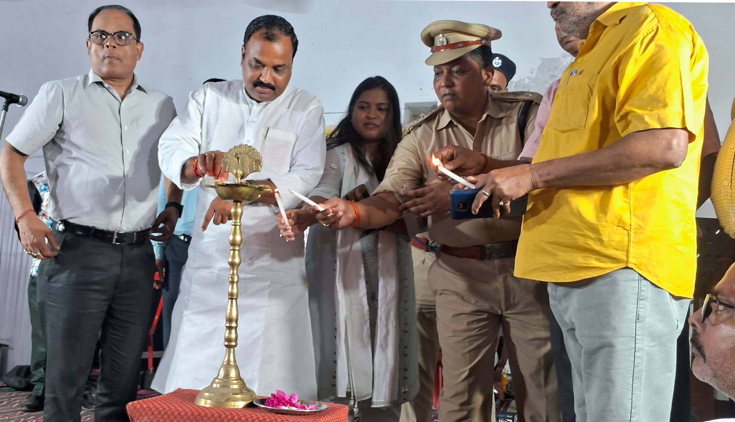 एक शाम शहीदों के नाम कार्यक्रम में देशभक्ति के जज्बे का हुआ इजहार