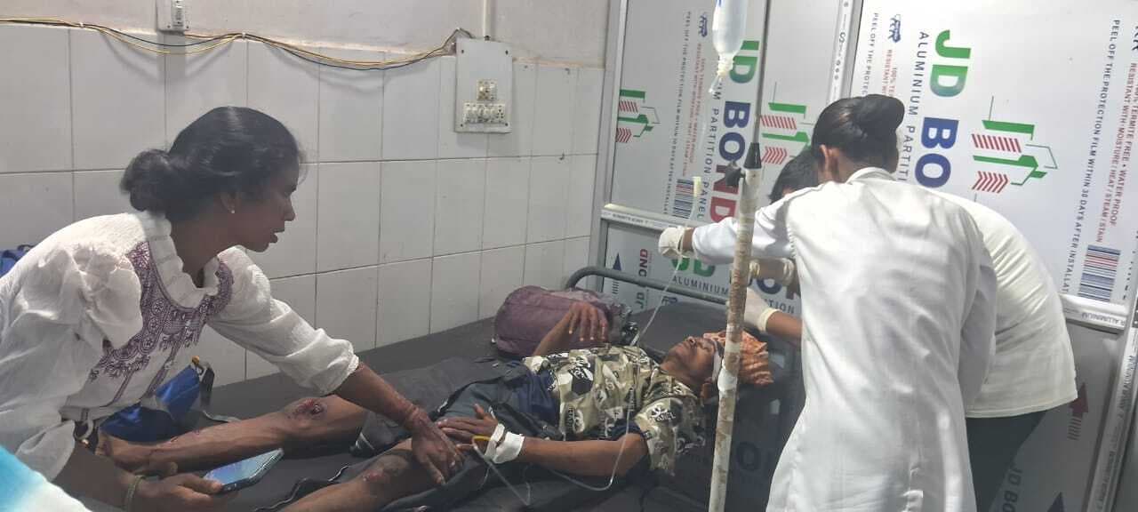 अज्ञात हाइवा की चपेट में आने से तीन वर्षीय बच्चे की मौत, तीन घायल