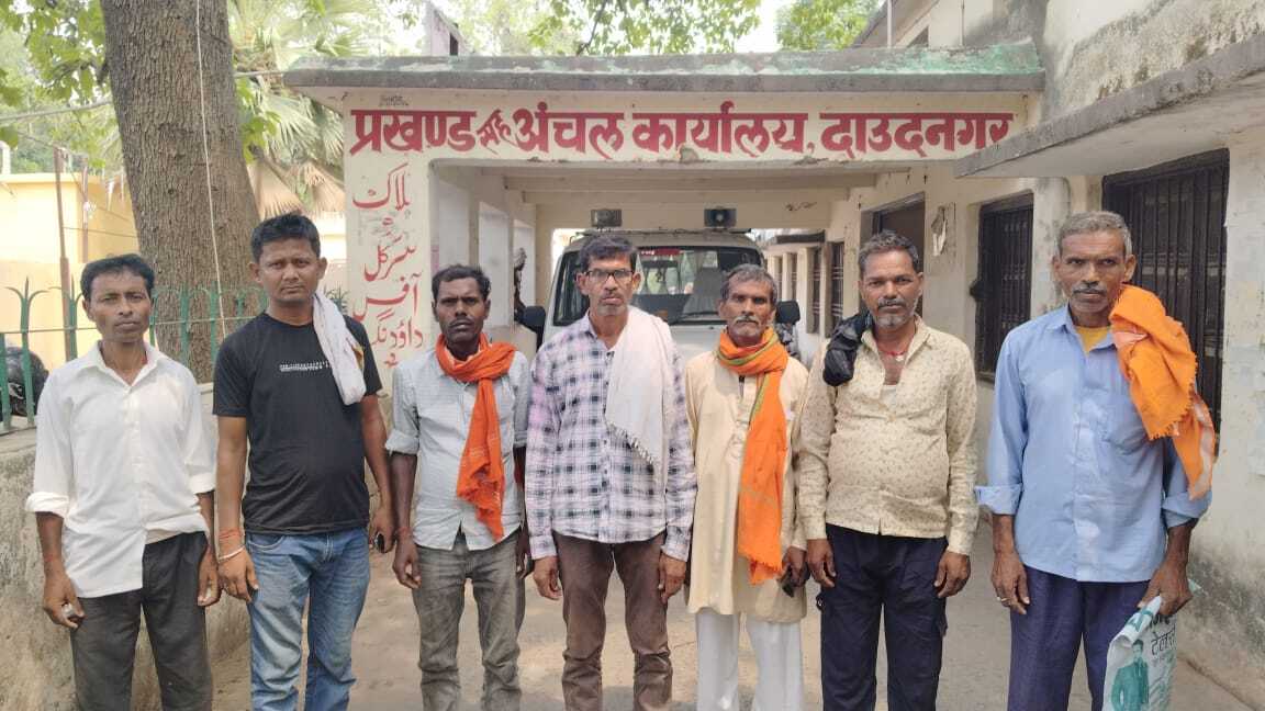 ग्रामीण आवास सहायक पर पैसा मांगने का लगाया आरोप, बीडीओ को दिया आवेदन