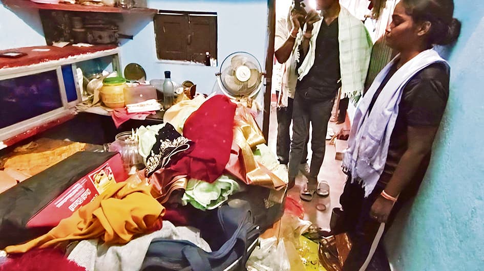 Jehanabad : फ्लैट का ताला तोड़ आठ लाख के जेवर की चोरी