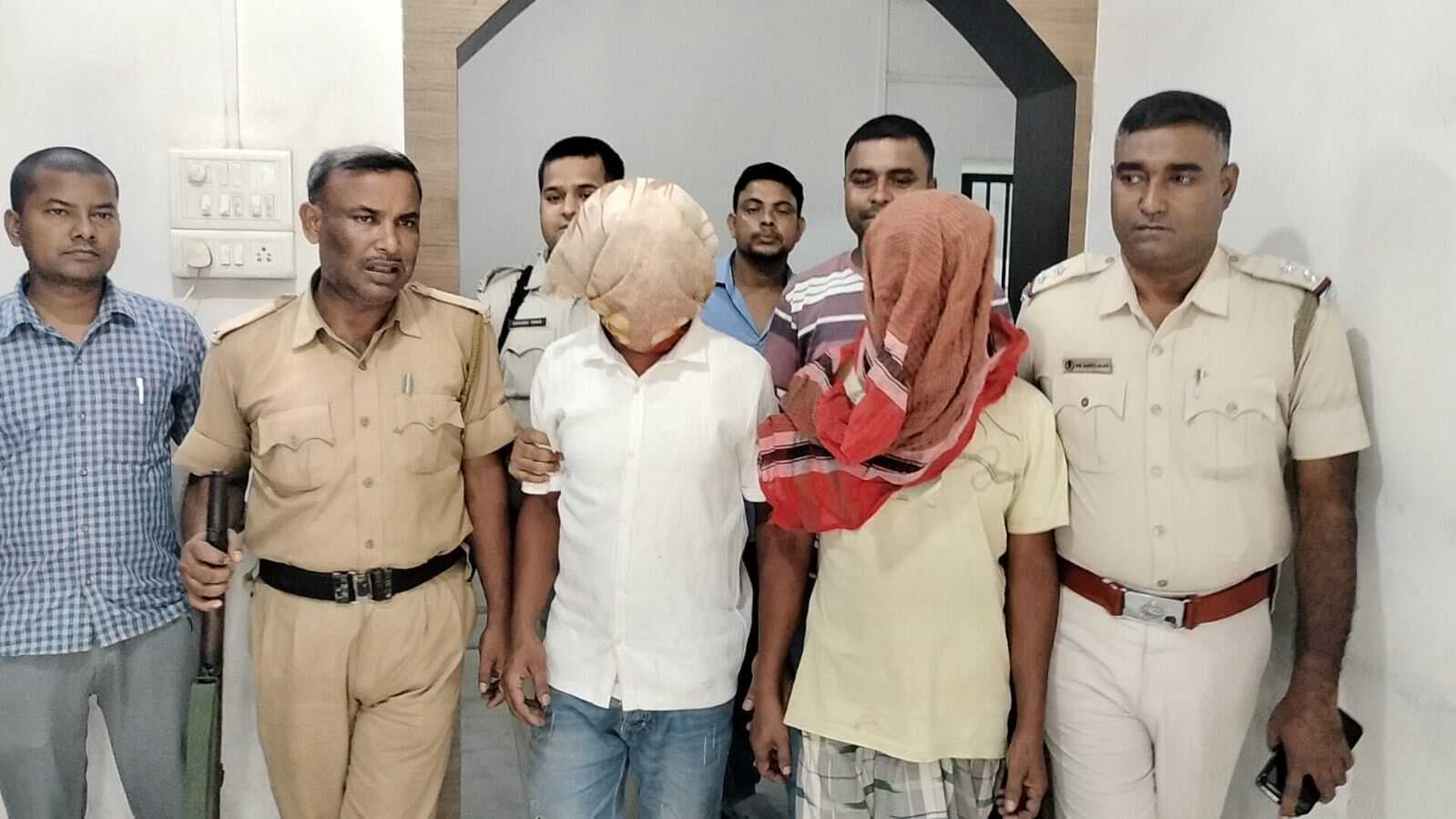 शमशेरगंज: अवैध हथियार के साथ पिता-पुत्र गिरफ्तार