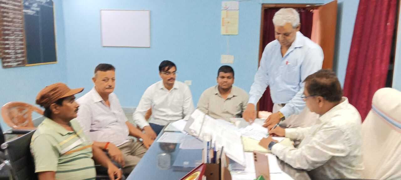 राजस्व वसूली में तेजी लायें प्रधान : सीओ