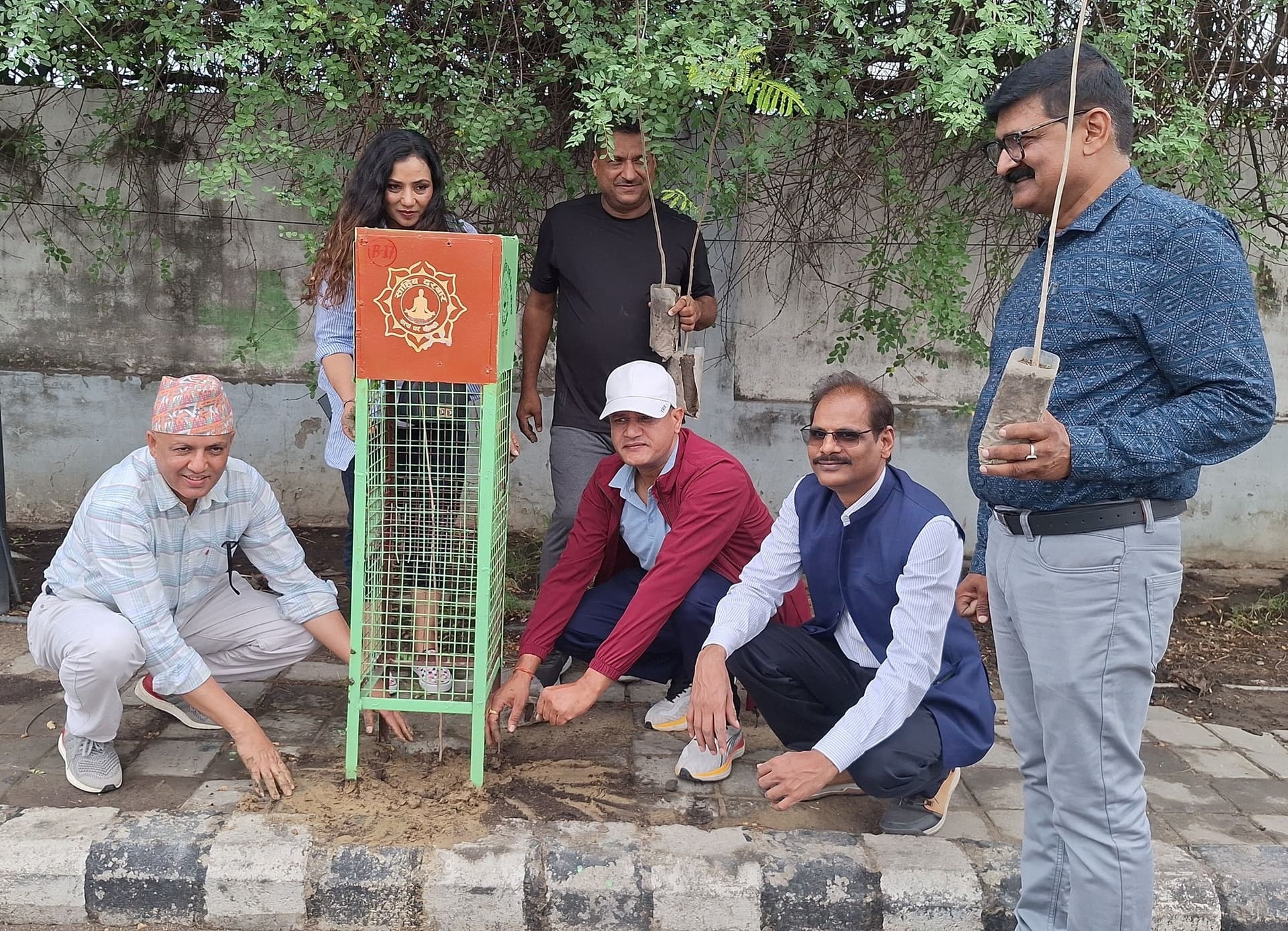 Motihari: बस स्टैंड परिसर में किया गया पौधारोपण