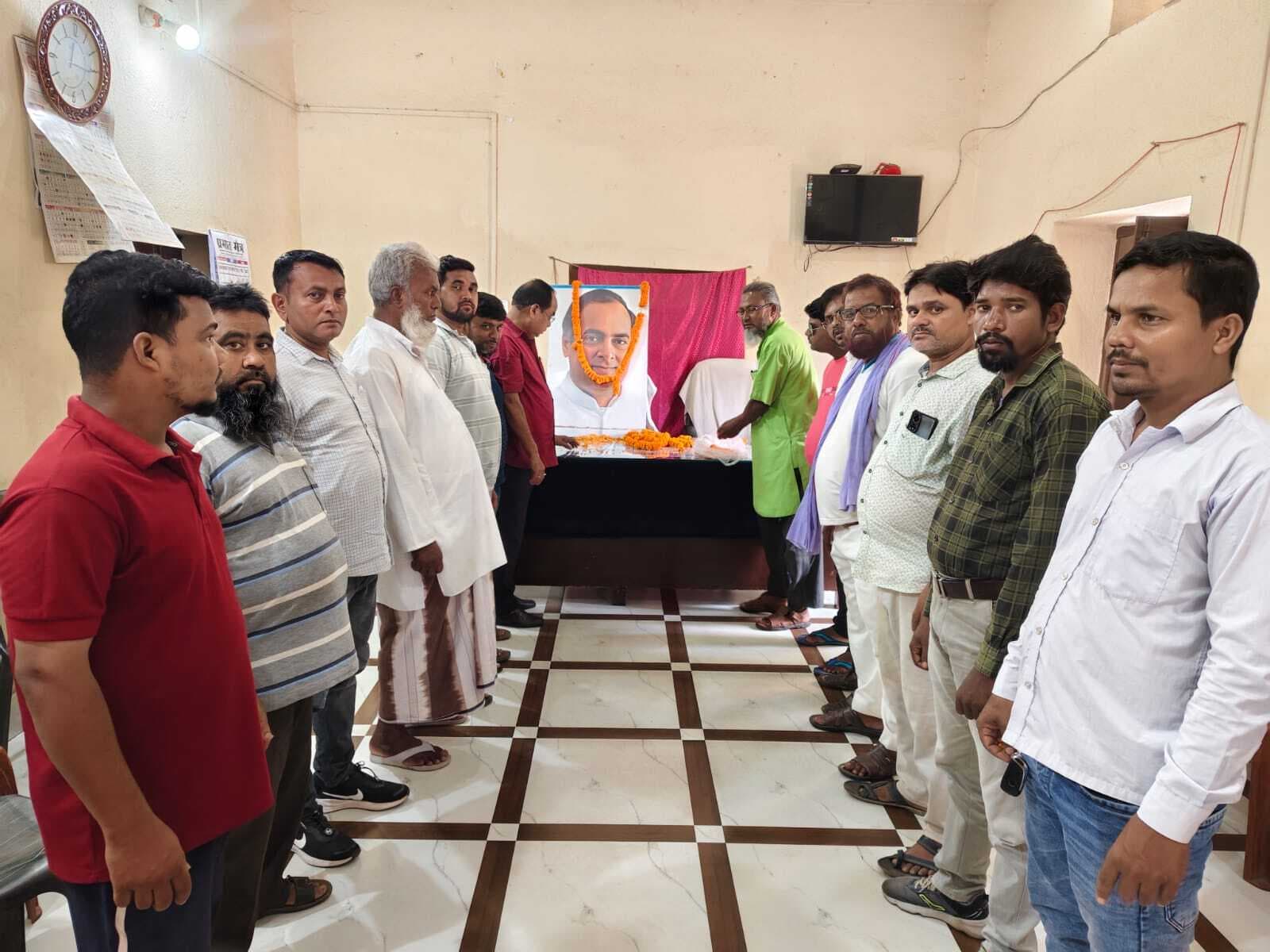 कांग्रेसियों ने पूर्व प्रधानमंत्री राजीव गांधी को किया याद