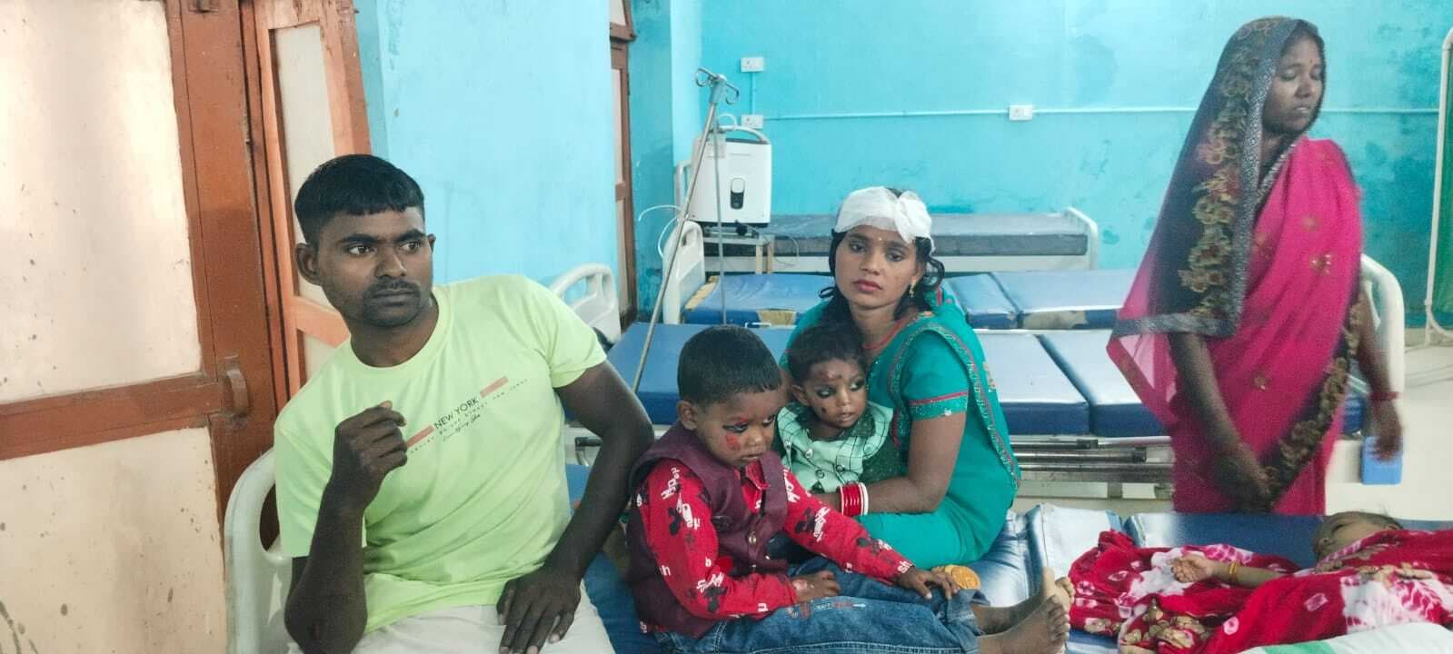 Motihari : बाइक दुर्घटना में पति-पत्नी सहित दो मासूम घायल