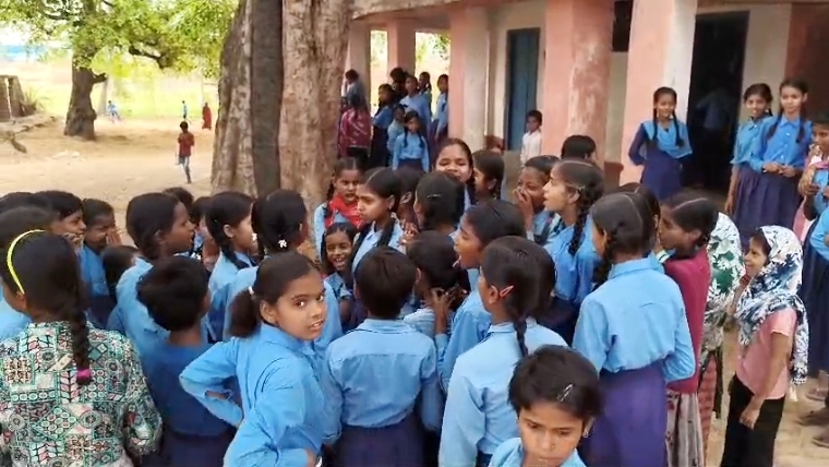 कोईलवां विद्यालय में बच्चों ने किया हंगामा
