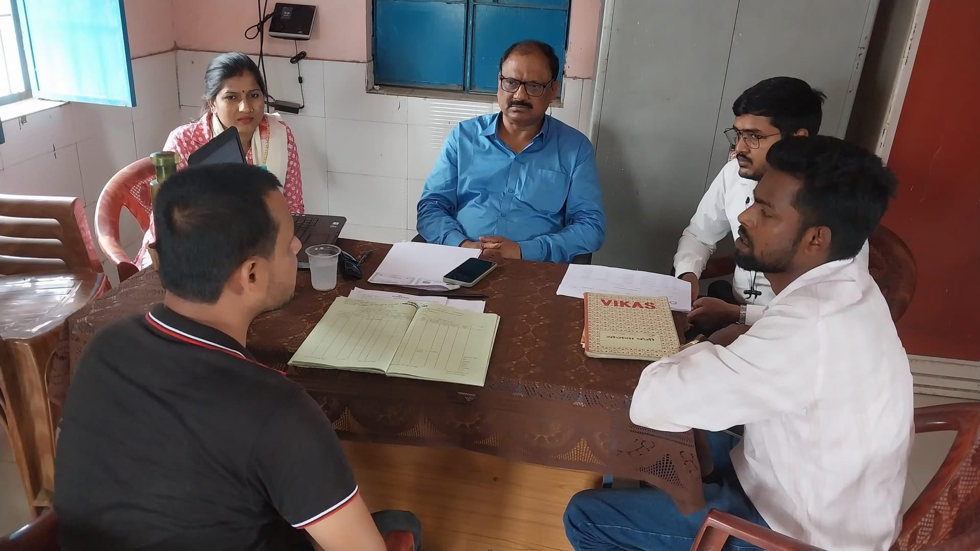 पंचायत भवन का बीडीओ ने किया औचक निरीक्षण