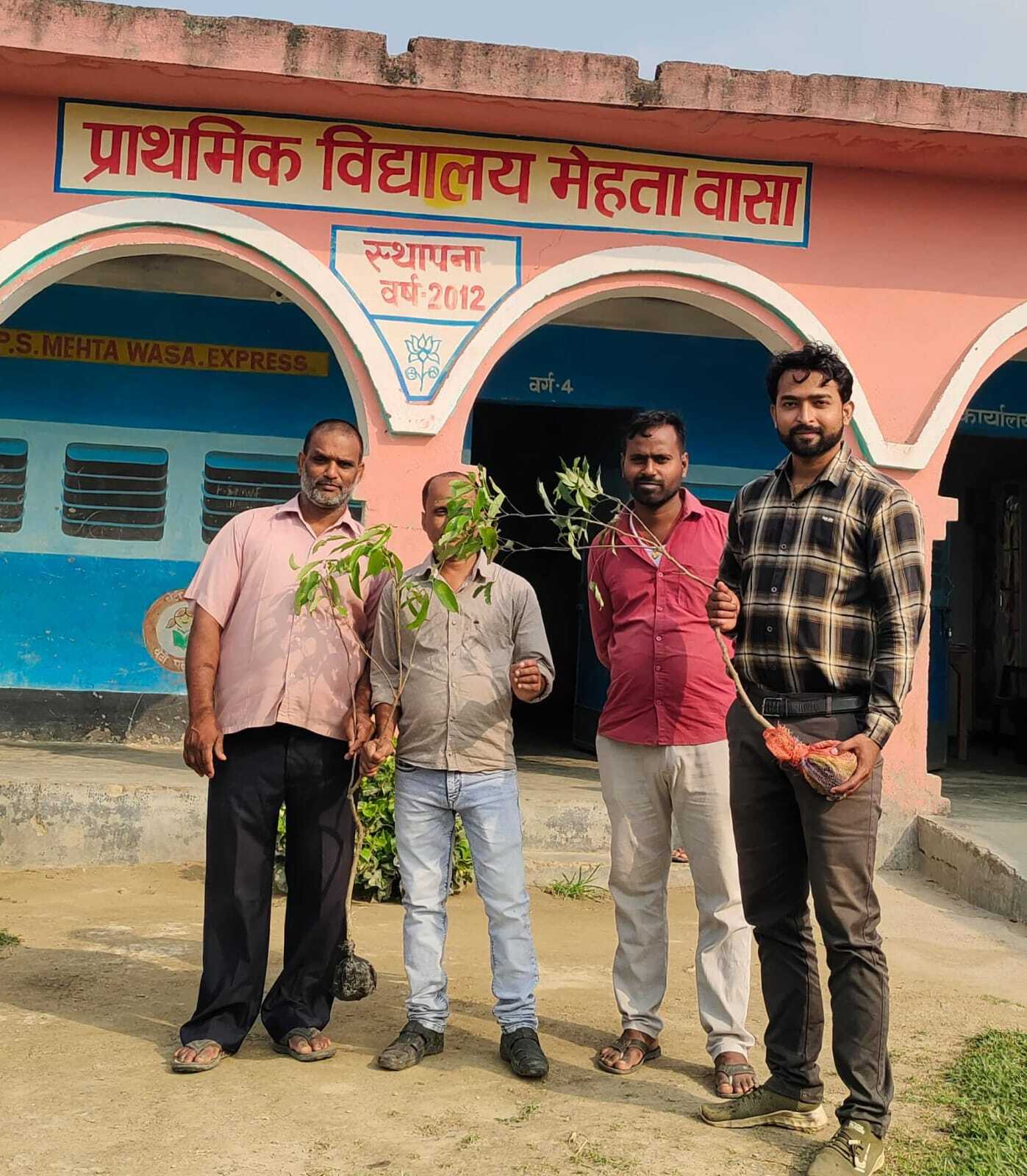 पर्यावरण संरक्षण को लेकर विद्यालय परिसर में हुआ पौधरोपण