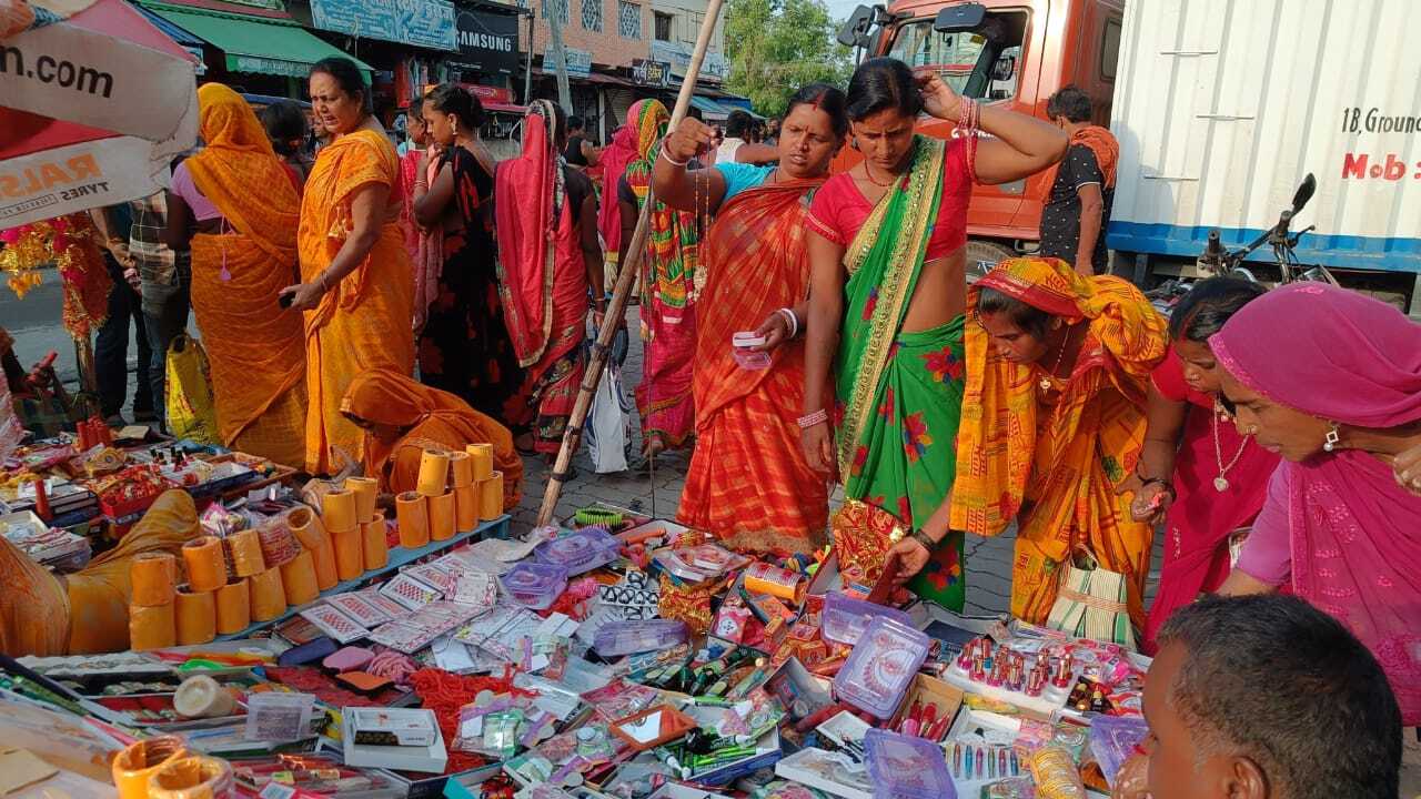 परंपरा, श्रद्धा व प्रकृति से जुड़ा वट सावित्री पर्व 26 को