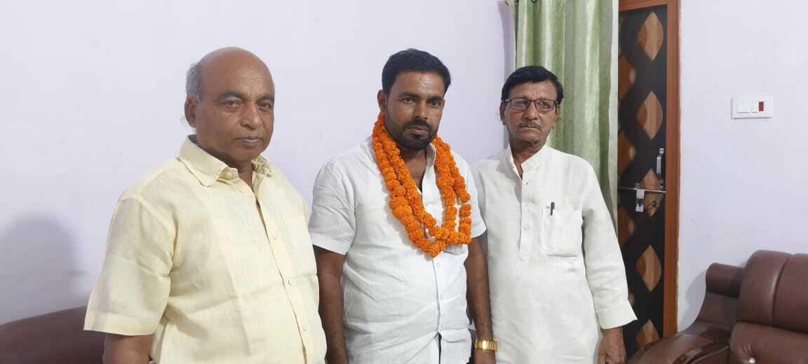 इडिया गठबंधन के प्रखंड संयोजक बने मुकेश