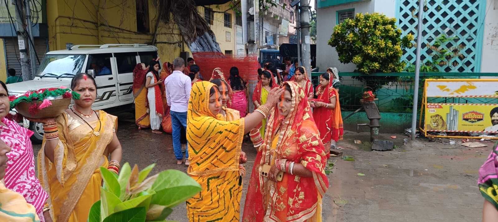 सुहागिनों ने की वट-सावित्री पूजा, की अमर सुहाग की कामना