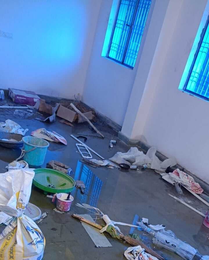 सरकार भवन में जल-जमाव देख भड़के बीडीओ